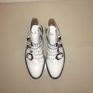 *NEW* GIANNI BINI WHITE BOOTS